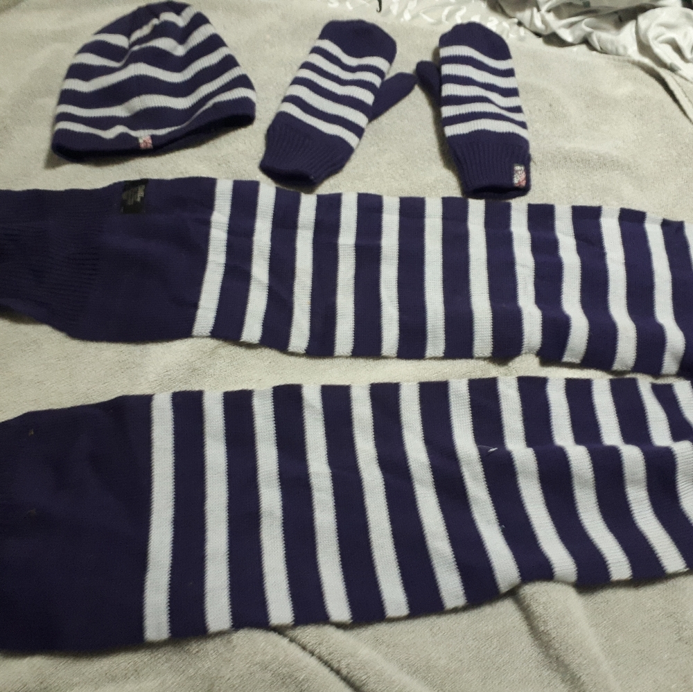 Hat, scarf and mittens.  Ladies O/S.